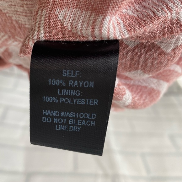 Lulu’s sparrow print halter jumpsuit size extra small - Picture 10 of 10